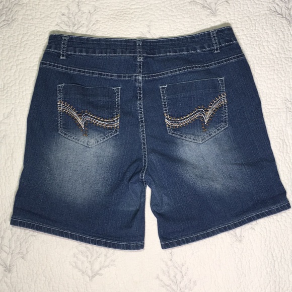 Creative looks blue Jean shorts size 12 - Picture 2 of 4